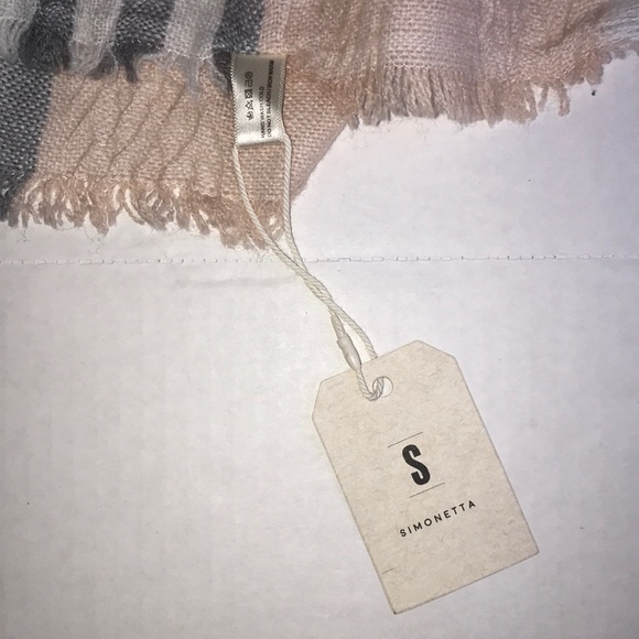 Pink, Gray, & White Blanket Scarf w/ Fringe BNWT - Picture 6 of 7